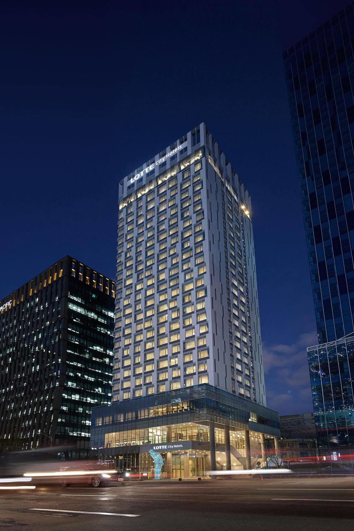 Hotel Lotte Myeongdong 4*